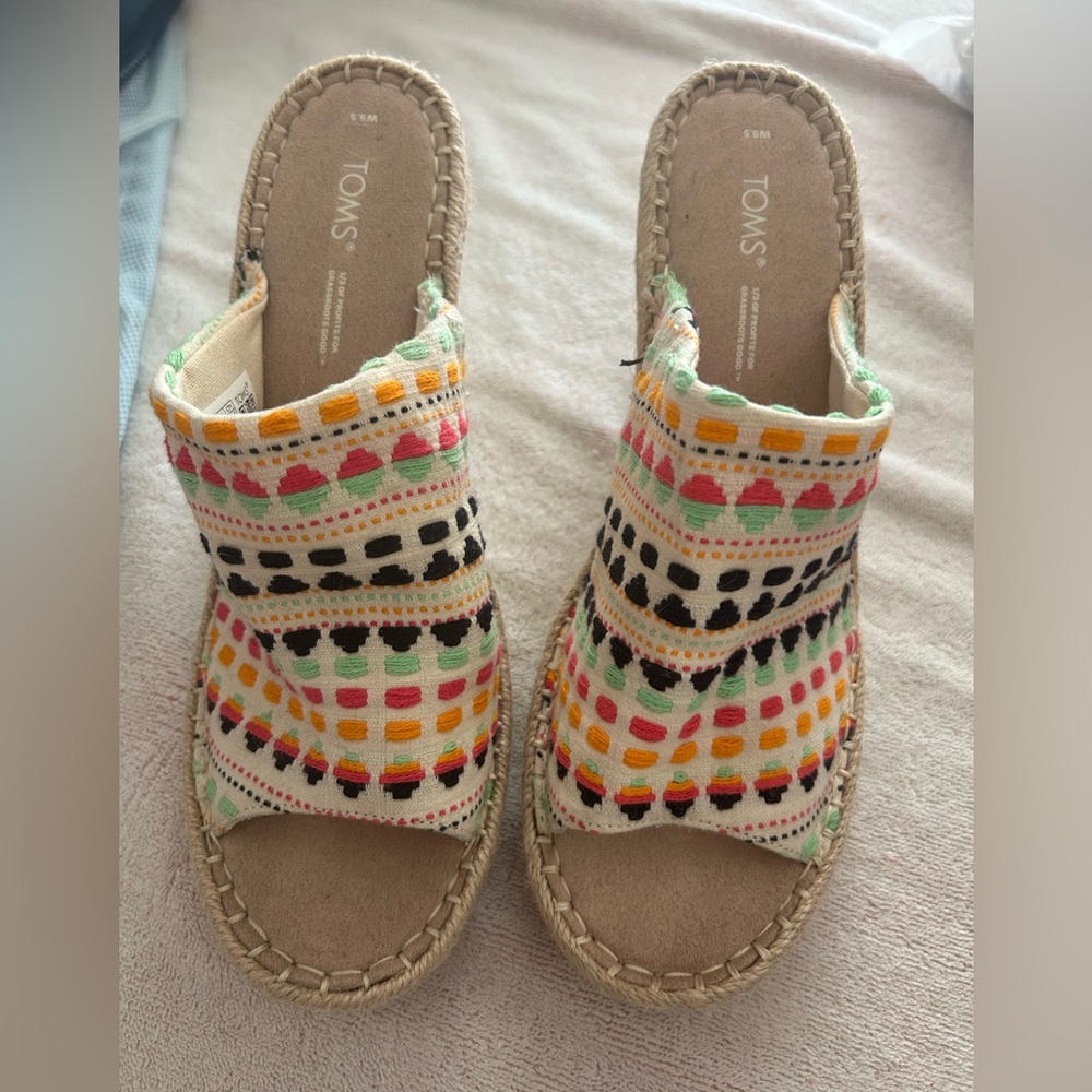 NWOT TOMS platform espadrille size 9.5 W